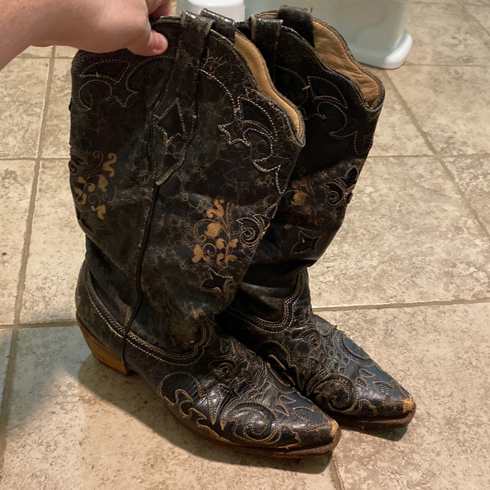 Corral womens boots size 9 wide calf